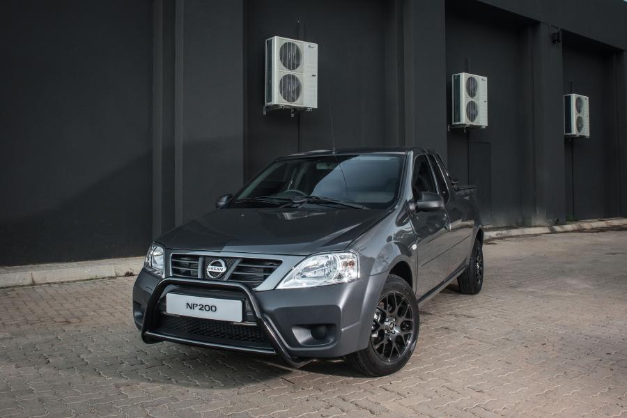  Nissan NP200 Stealth 2015 года  (фото 7 из 16)